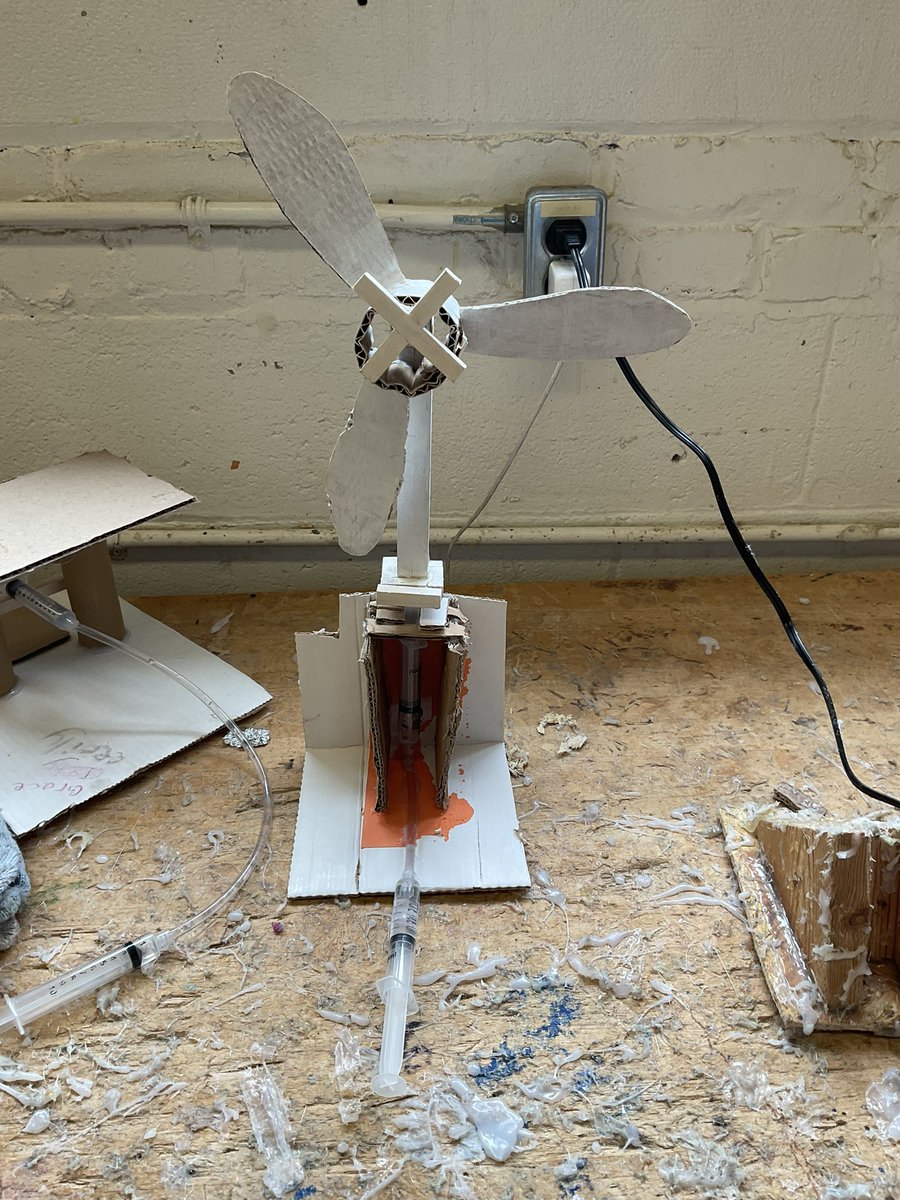 MsPolowin's tweet image. 🔧 Students embracing their inner engineers &amp;amp; using hydraulics to dream up solutions for the Global Goals from water access to renewable energy, these students are engineering their way to a sustainable future. 🚀⚙️@LisaRJobson @OCDSB @FisherSummit #STEM #TeachSDGs @LSF_LST