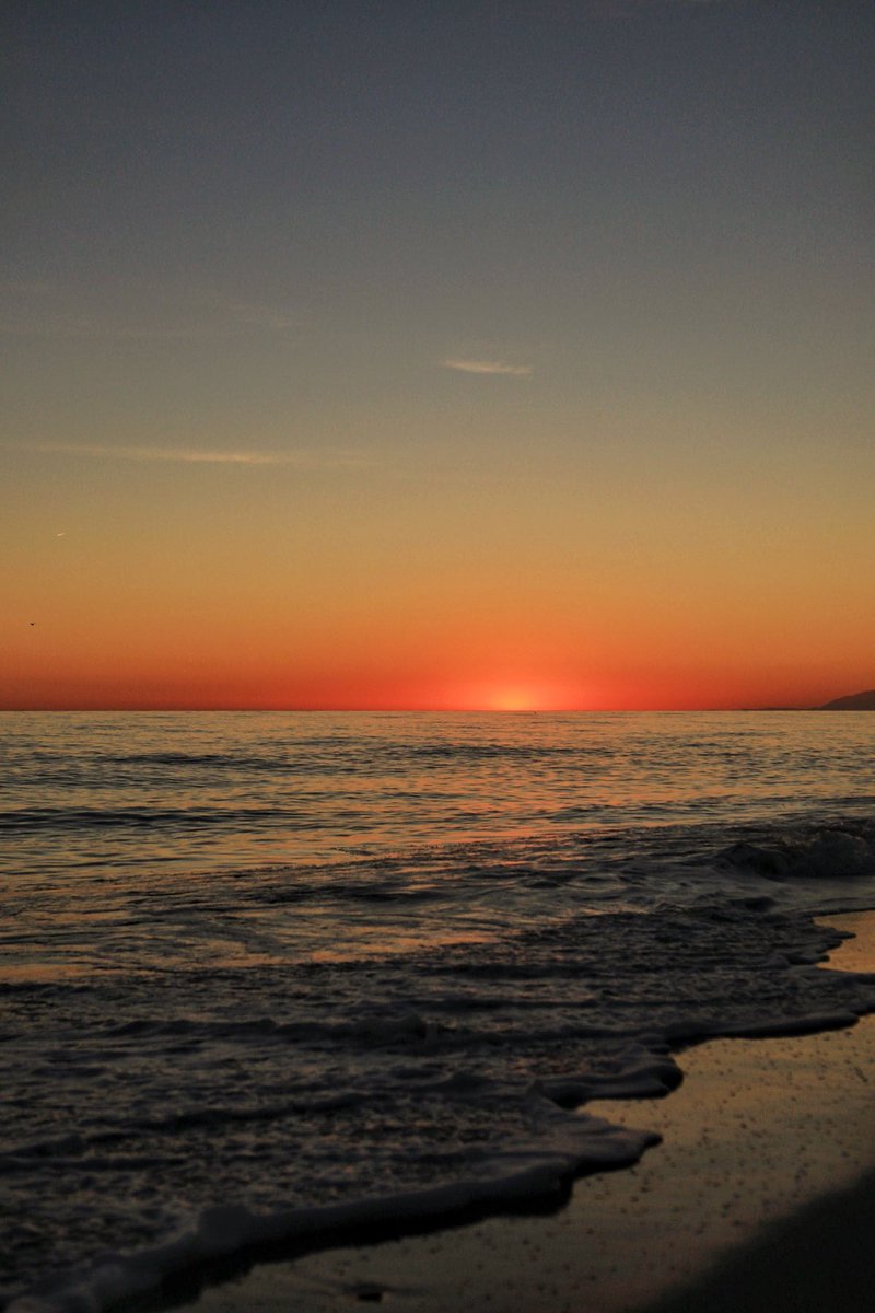 Veyobee's tweet photo. @macgregor63 When the sun goes down 

#sunset #dusk #seascape https://t.co/rzDEIw1pSa