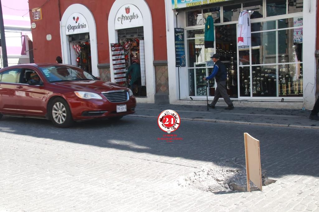 24HorasPuebla's tweet photo. #Puebla l Se reporta un enorme Bache en la 2 norte entre 10 y 12 oriente 🕳️

Photoshooter @JimmyCid1 📸 https://t.co/qJiFF2GrEr