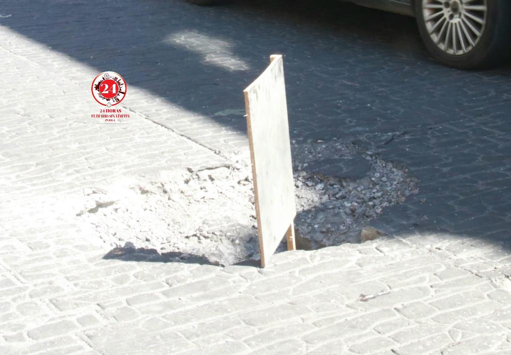 24HorasPuebla's tweet photo. #Puebla l Se reporta un enorme Bache en la 2 norte entre 10 y 12 oriente 🕳️

Photoshooter @JimmyCid1 📸 https://t.co/qJiFF2GrEr