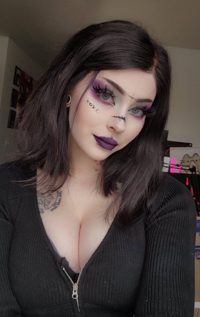 Twitch.tv/kshipa. Be there or be square. We're having fun with pubs today👻