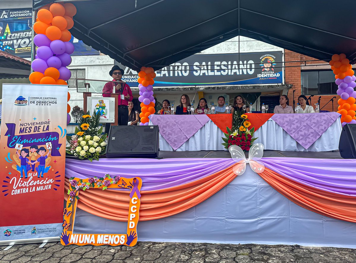 MoronaCJ's tweet photo. 🟣 El Director Provincial de @MoronaCJ (E), Abg. @LuisSarango11, colocó una ofrenda floral en memoria de las víctimas de violencia en el parque central de Macas. Además, intervino en la mesa de autoridades presentes en la plaza cívica por un #25NSinViolencia.

#PolíticaDeGénero https://t.co/f0CTX7jGPW