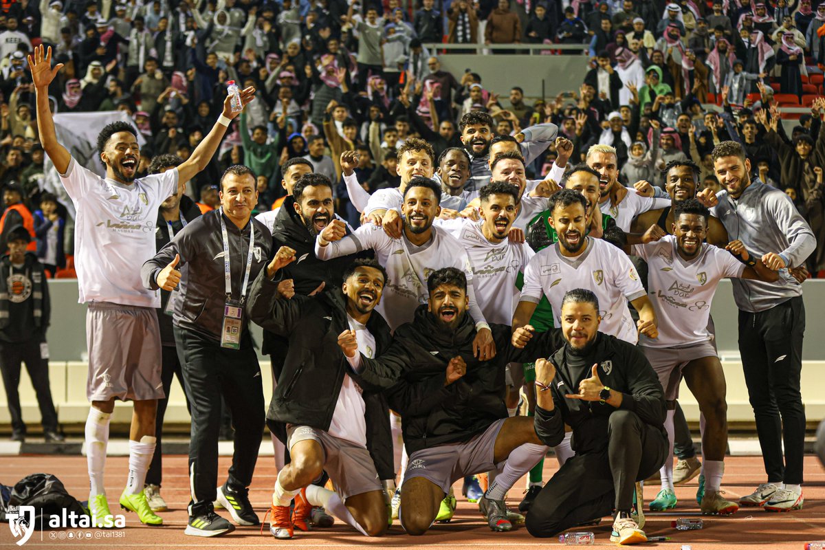 tai1381's tweet photo. 📸 فرحة الحواتم في نهاية المباراة ➕3⃣
. 
⁧#الطائي_الرائد 
⁧#دوري_روشن_السعودي⁩ | ⁦#yallaRSL⁩ 
⁧#الطائي⁩  | ⁧#فارس_الشمال⁩ 🩶 https://t.co/PR8wtLW3xf