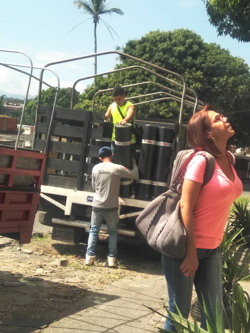 Desde la PQ La Pastora, #23Nov se inicia el proceso de recuperación del bloque 1 Diego de Lozada con la impermeabilización. 
Atendiendo el llamado de las comunidades. 
Juntos todo es posible!!