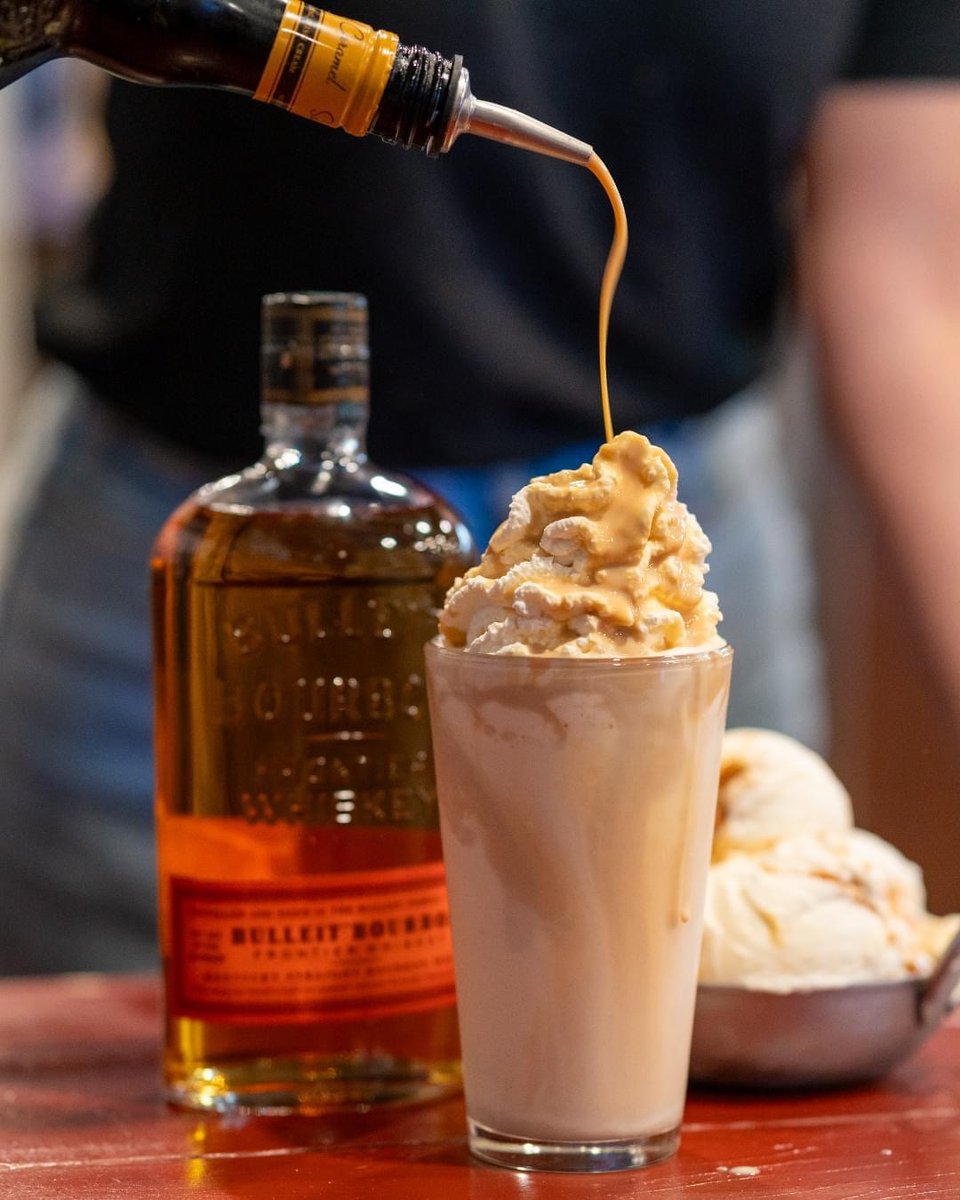 OCMaryland's tweet photo. Vacation cocktails just taste better! Who's your #CocktailCompanion for these boozy milkshake delights at Annabelles BBQ & Creamery? Tag them and let's plan a sip-worthy escape! 🥤😜 #ocmd #friendsgiving https://t.co/g9cQKNdcRD