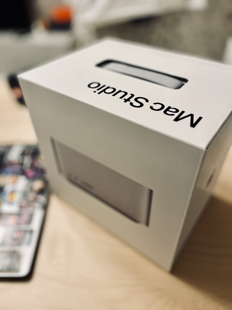 FellowHumanRam's tweet photo. One hell of #AnAppleDay it was!
The best companion for my 102 megapixel medium format beast of a machine #FujifilmGFX100S 16 bit Raw Files added to the arsenal @fujifilmme 
#Apple #MacStudio #AppleM2Max 
#BlackFriday
— — Video out soon — — https://t.co/yj6KNKTaWa