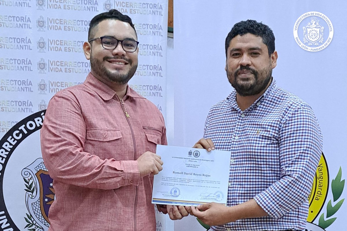 DAEunanleon's tweet photo. Entrega de certificado a estudiantes protagonistas de los Cursos de VIH Atención Pre y Post y Cirugía Menor "Hipócrates", como parte del fortalecimiento académico desarrollado por la Vicerrectoría de Vida Estudiantil y la Facultad de Ciencias Médicas. https://t.co/cU7TqUNoGw
