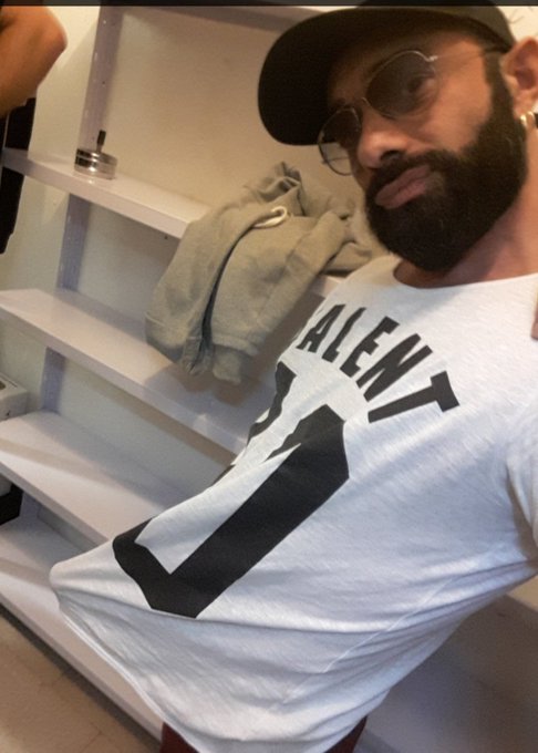 De bajo ? 24 cm 🍆 https://t.co/JVjawnF8Ux