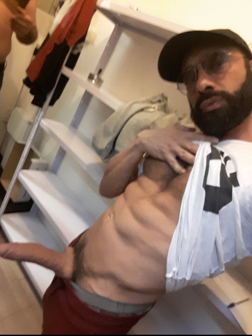 De bajo ? 24 cm 🍆 https://t.co/JVjawnF8Ux