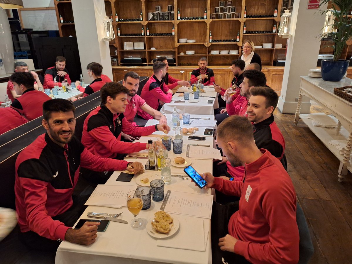UEValls's tweet photo. El primer equip ja es troba concentrat en un hotel de Palamós per sopar i passar-hi la nit. Demà volem sumar tres punts més!!!

🆚 @palamoscf - @UEValls
🕛 12h (25/11)
🏟️ Municipal Palamós - Costa Brava 
#LligaElit #FutbolCat https://t.co/GPi4ajGLuc