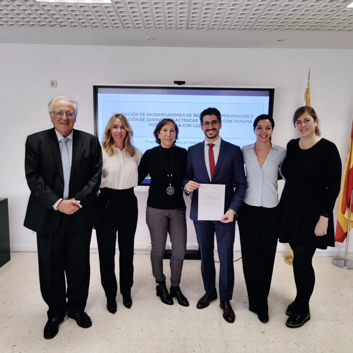 Muy alegre de anunciar que hoy por fin he alcanzado el grado de Doctor en Medicina tras presentar mi Tesis Doctoral en la Universidad de Alcalá.

Ahora toca seguir trabajando en investigación para prevenir el cáncer de piel.