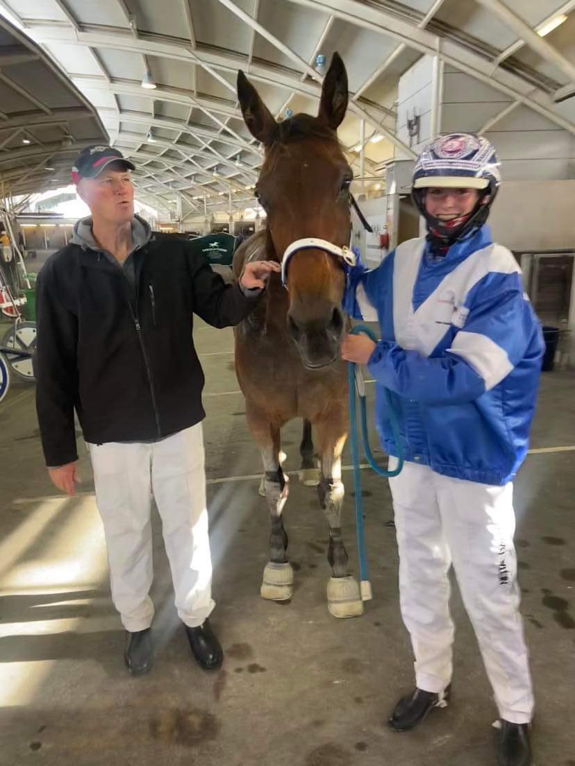 girlwithaplait's tweet photo. Been a horse I’ve wanted a win on for a wee while, KIMKAR DASH showed she was back to her class form and got the win for us last night at @AlexandraPark 
I’ve learnt to drive her patient and it paid off last night showing her turn of foot we know she has ⚡️
@raeleneballe https://t.co/0U7zplzvYc