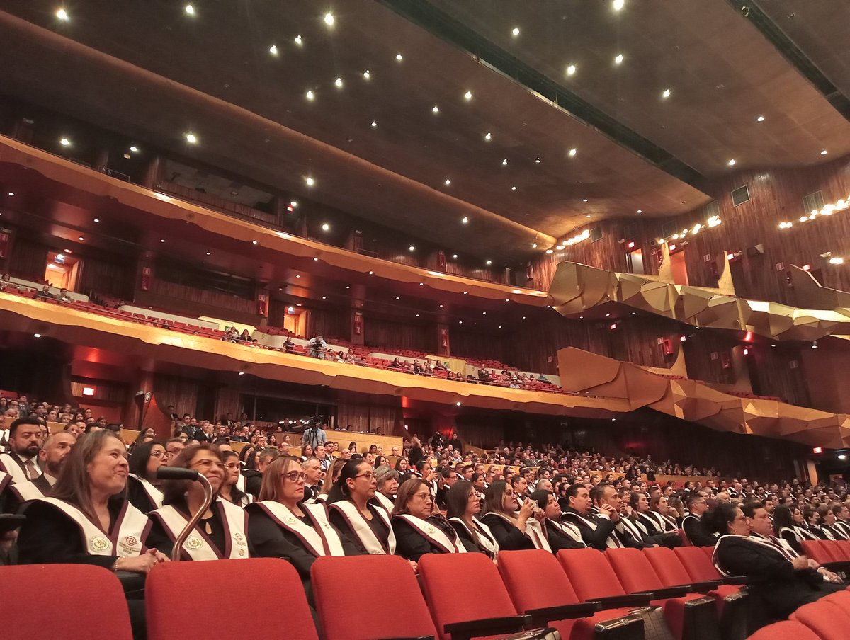 MishelleTGW's tweet photo. En la Gran Sala Efraín Recinos, del Centro Cultural Miguel Ángel Asturias, se lleva a cabo el acto de graduación de la primera promoción del curso de diplomacia del Programa Permanente de Profesionalización de la Academia de Diplomacia "Antonio José de Irisarri"

@TGWdigital https://t.co/zNdm2UEOOf