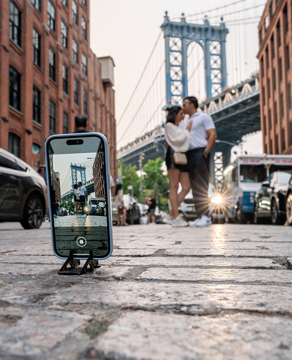 PocketTripod's tweet photo. Capture unforgettable moments with your favorite person! 👫🏽

#newyork #manhanttanbridge #photography #couplegoals #memories #pockettripod https://t.co/ioczb8SAlS