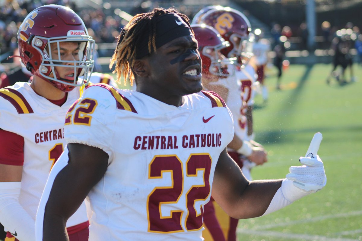 BrandonHuffman's tweet photo. Central Catholic answers right back with a 76-yard touchdown run on their first play to tie it after a Killian Sombe run for a score https://t.co/akC7V9YQIm https://t.co/jZ86rHU5iy