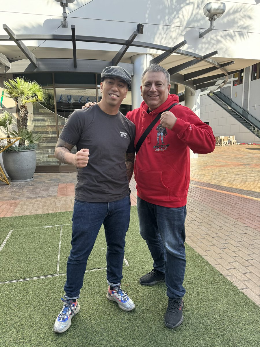 Alex Valle ➡️⬇️↘️+👊 tweet media