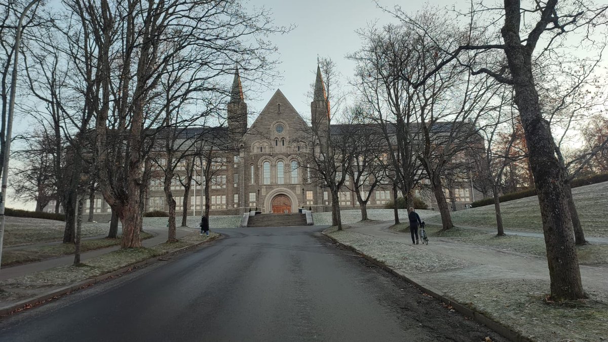 MMateos92's tweet photo. Increíble experiencia en la #NTNU de Trondheim 🇳🇴 gracias a una beca #ERASMUS + para docentes.
Gracias por permitirme entrar en vuestras clases y conocer vuestro estupendo trabajo. Espero volver😜 https://t.co/LvnsACVn3T