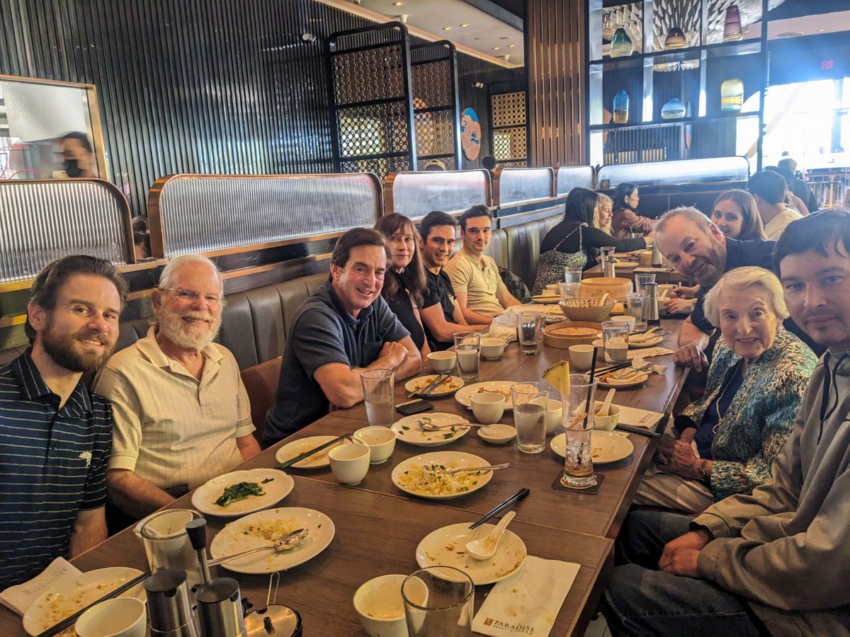 iamtheone978's tweet photo. Lunch on Barry! https://t.co/lITwVJb2Ac