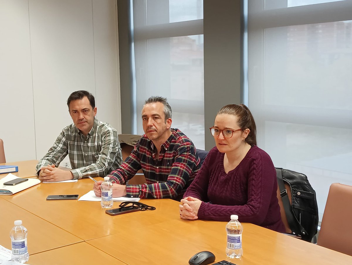 Hoy hemos mantenido una reunión de trabajo con el equipo de gobierno y alcaldesa de <a href="/AytoPadul/">Ayuntamiento Padul</a>.

Hemos analizado asuntos relativos a #movilidad y al planeamiento #urbanístico con el equipo de la delegación <a href="/FomentoAND/">Consejería de Fomento de la Junta de Andalucía</a>