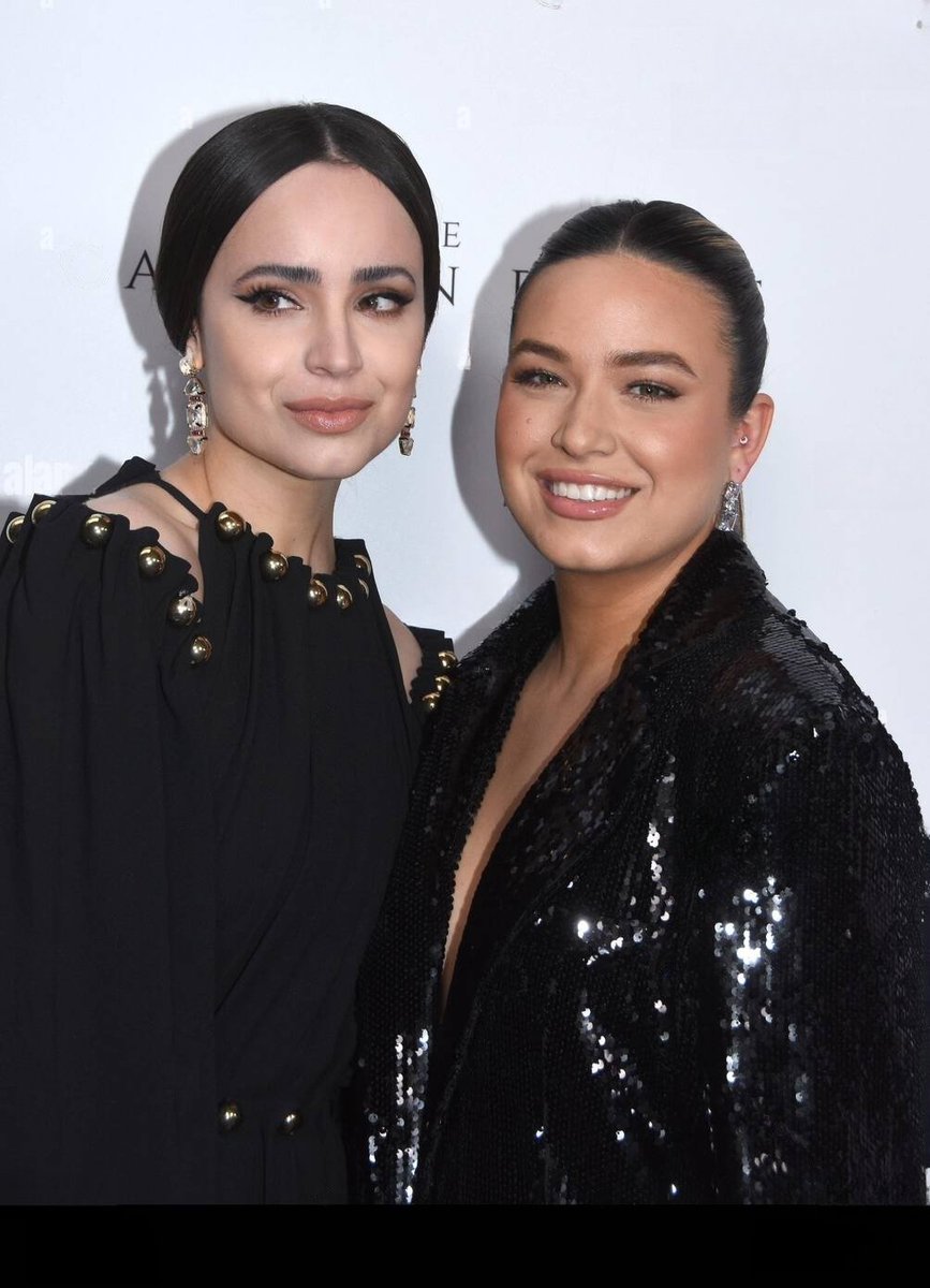 sofiaexclusives's tweet image. New picture of @SofiaCarson and her sister Paulina at the Annual Cameron Boyce Foundation Gala