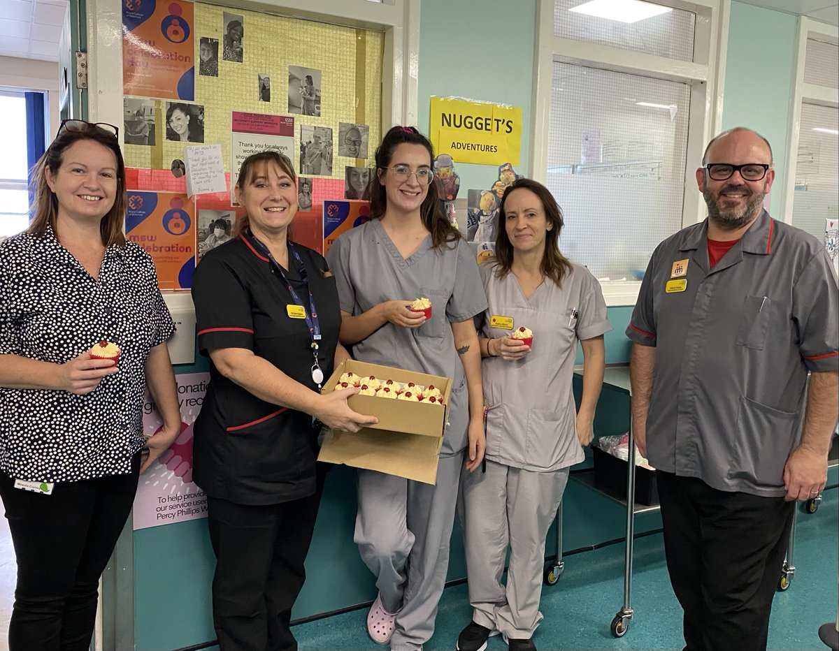 BristolNHSFT's tweet photo. To mark #MaternitySupportWorkersDay our Women & Children's Health division handed out cakes to our MSWs across our maternity services with Chief Nursing Officer @sphams #MSWCelebrationDay https://t.co/wgTH3ugGau