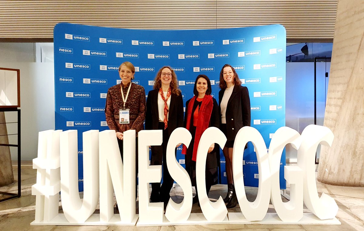 LUinParis's tweet photo. Retour en 📸 sur la fin de la #unescoGC avec une partie de la délégation 🇱🇺 et @unesco_lu. Sincères félicitations à S.E.M. l'Ambassadrice de Sainte-Lucie @VeraForReform pour son élection à la présidence du Conseil exécutif! 👏 https://t.co/jW0DLAw145