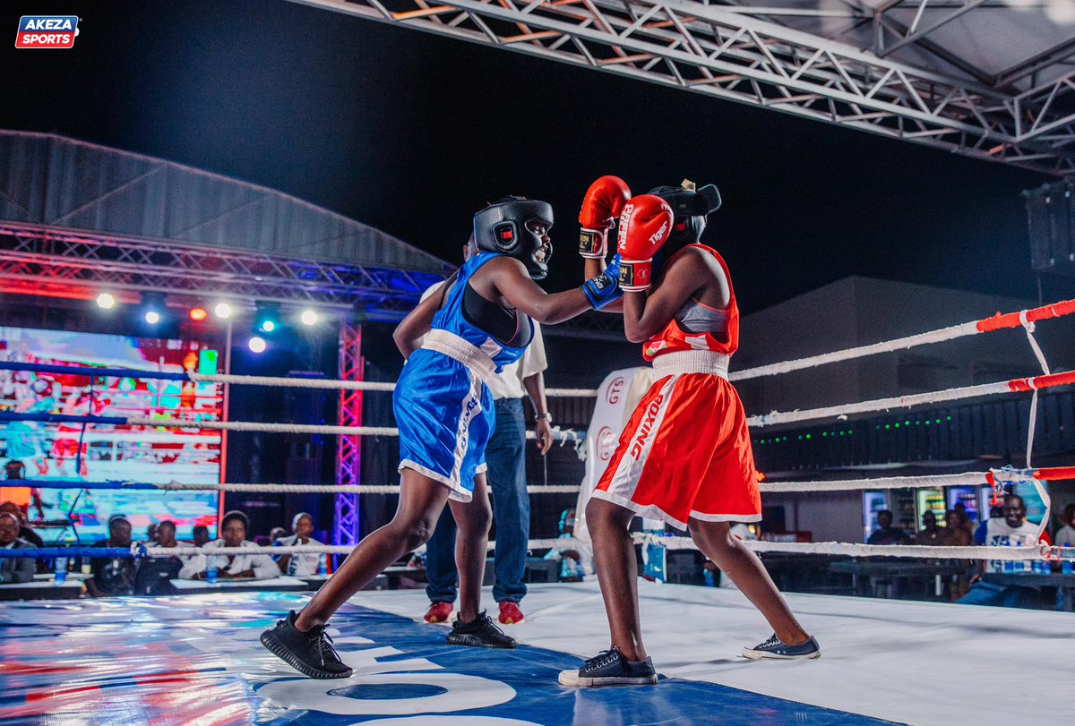 AkezaSports's tweet photo. ๐ต๐ด SHURWERYIMANA Zuwena ๐ง๐ฎ umu boseuse wa #ClubKinama ahejeje gukubita ITANGITEKA Willa ๐ง๐ฎ wa #ClubArena.
Abo ba Boxeuse ukwo ari 2 baracari bato ariko berekanye ko bafise kazoza keza mur'uyu mukino.
#akezasports #lesbeautesdecheznous #boxe https://t.co/sSQiW8hvAy