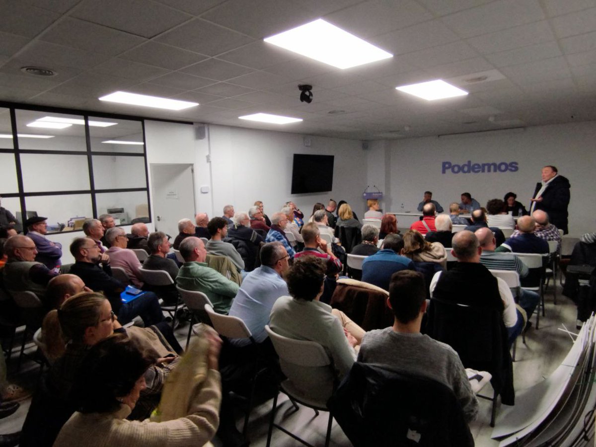Reunión de militantes de <a href="/PODEMOS/">Podemos</a> de Zaragoza.
Análisis y debate sobre la situación política, y el nuevo documento político y su aplicación en Aragón.
Seguimos.
💪💜💪