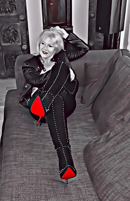 Very different, what do you think? https://t.co/TmfeaYS1XM