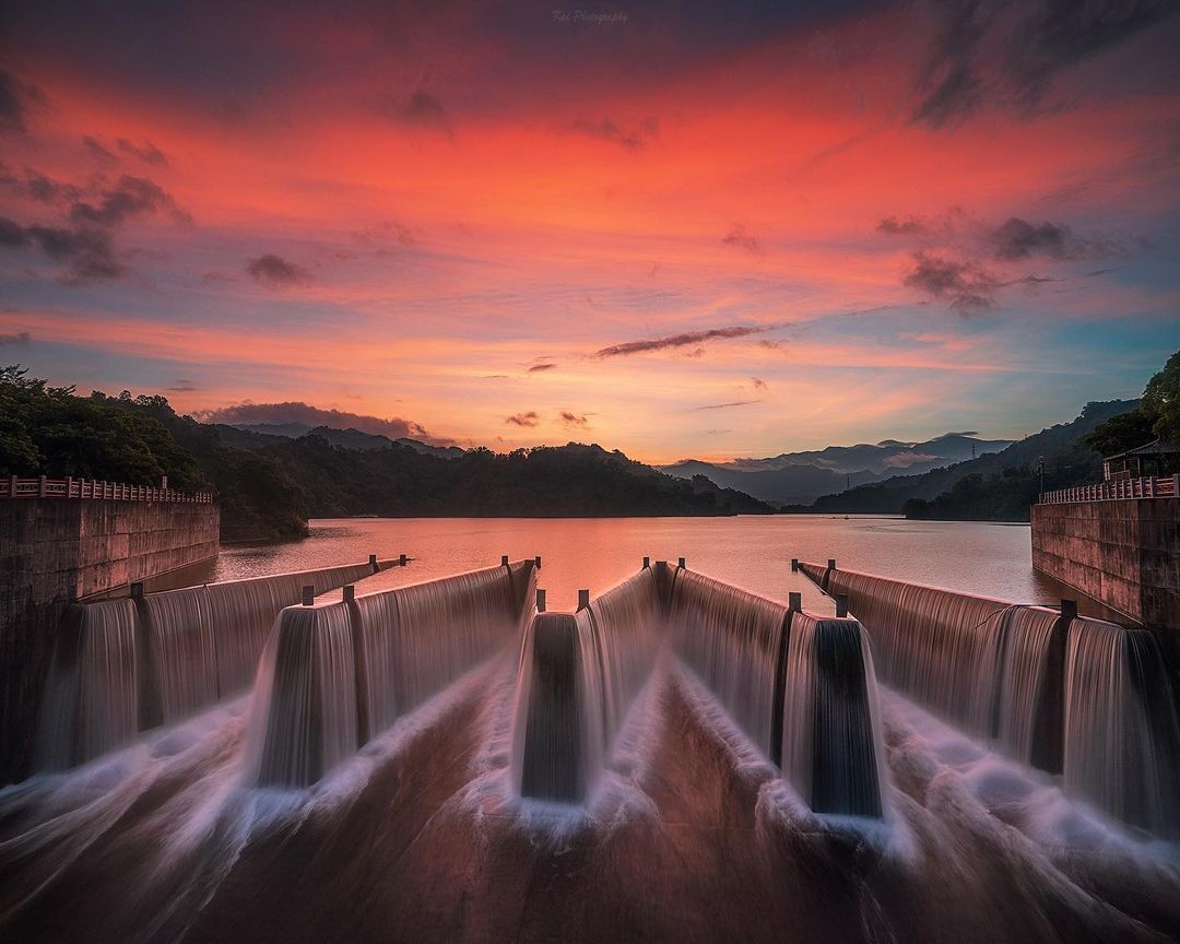 Traveling through mountains and rivers, enjoying the scenery along the way, the beautiful lady is not there, but the scenery is still the same!