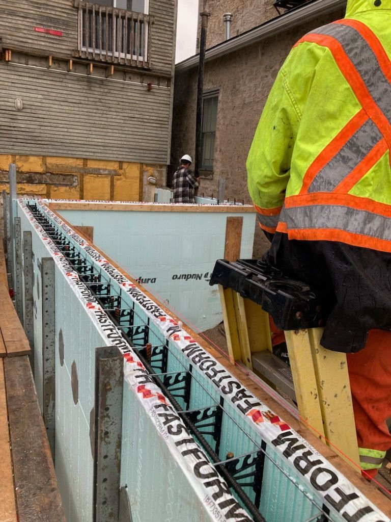 FastformICF's tweet image. Fastform ICF 🤝 Nudura ICF 🤝 Huls Construction = Dream team!And peep that Fastform tape keeping the concrete out of the interlock 😍
📸Huls Construction in Fergus  

#ICF #Nudura #Fastform #FastformICF #NuduraICF#homebuilding #icfconstruction #icfbuild #fastform#icfconstruction