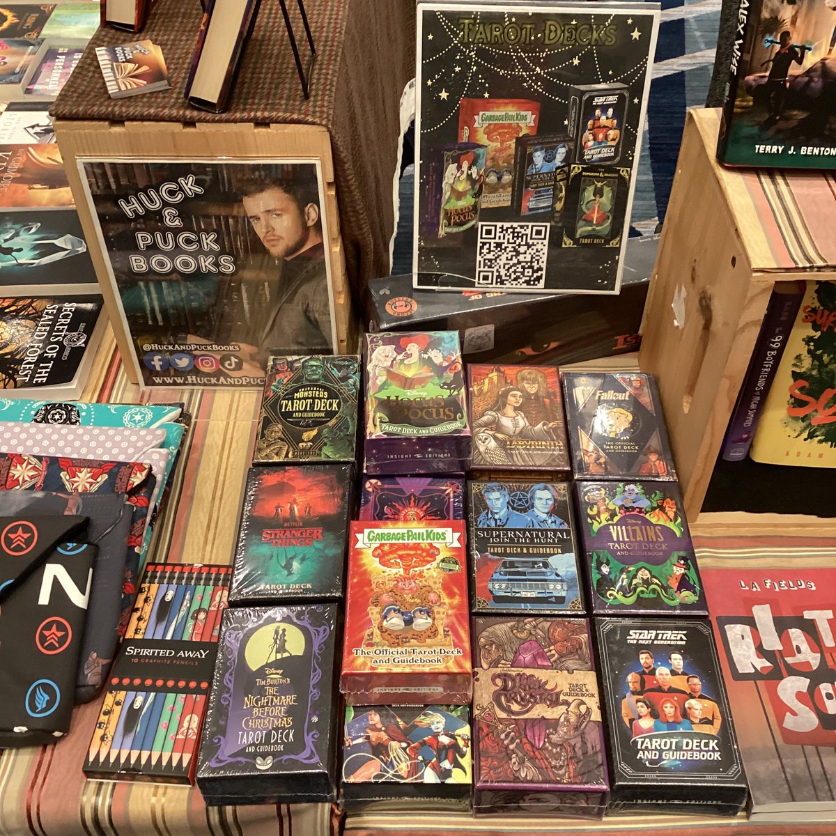 HuckNPuckBooks's tweet photo. LosCon starting today! Come by and say hi
#loscon #indiebookstore #lgbtqia #lgbtq https://t.co/iAQ1CtWHel