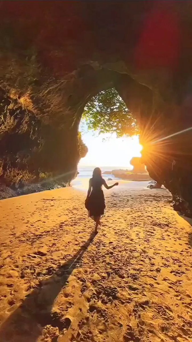 Enjoy the romantic moment and cherish daily life.