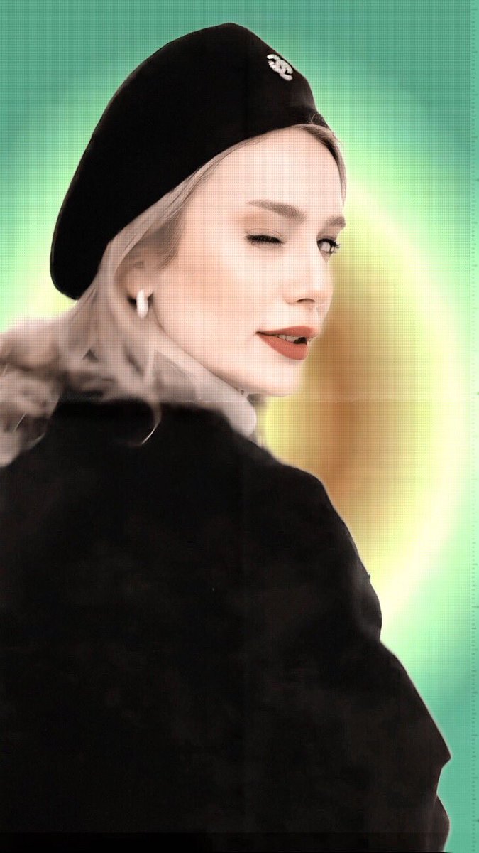 ayosbatur's tweet photo. Şu kraliçeye bakın 👸🏻😭✨🫶🏻♥️ #cigdembatur @cigdembaturs 🤍 https://t.co/fTtogLMFS0