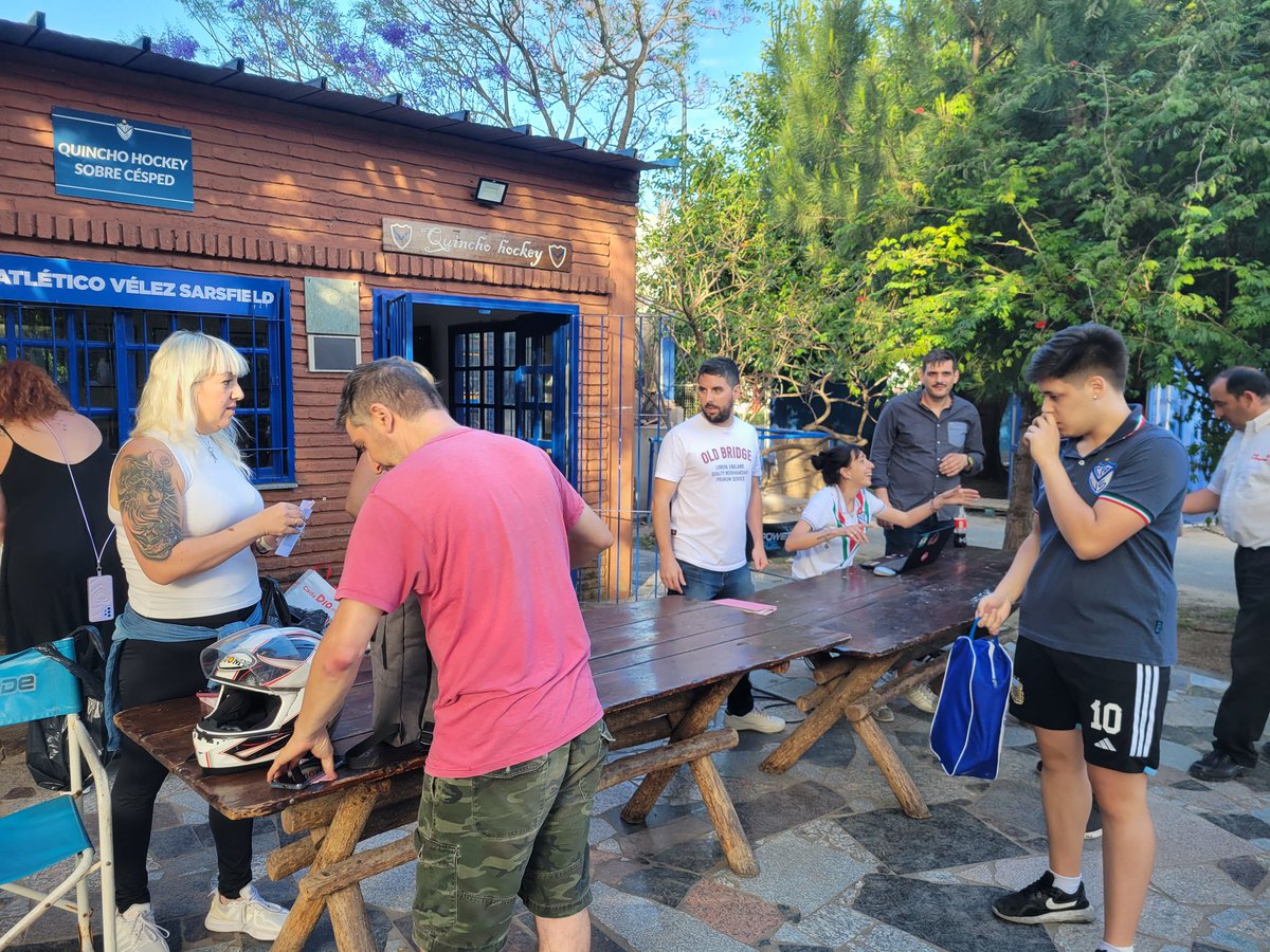 ElFortindeVelez's tweet photo. #Ahora
🥫 Continua el canje de 🎟️ por 🍜.
🧑‍🤝‍🧑 Acércate al quincho de Hockey en el poli. https://t.co/sedhzKG1bd