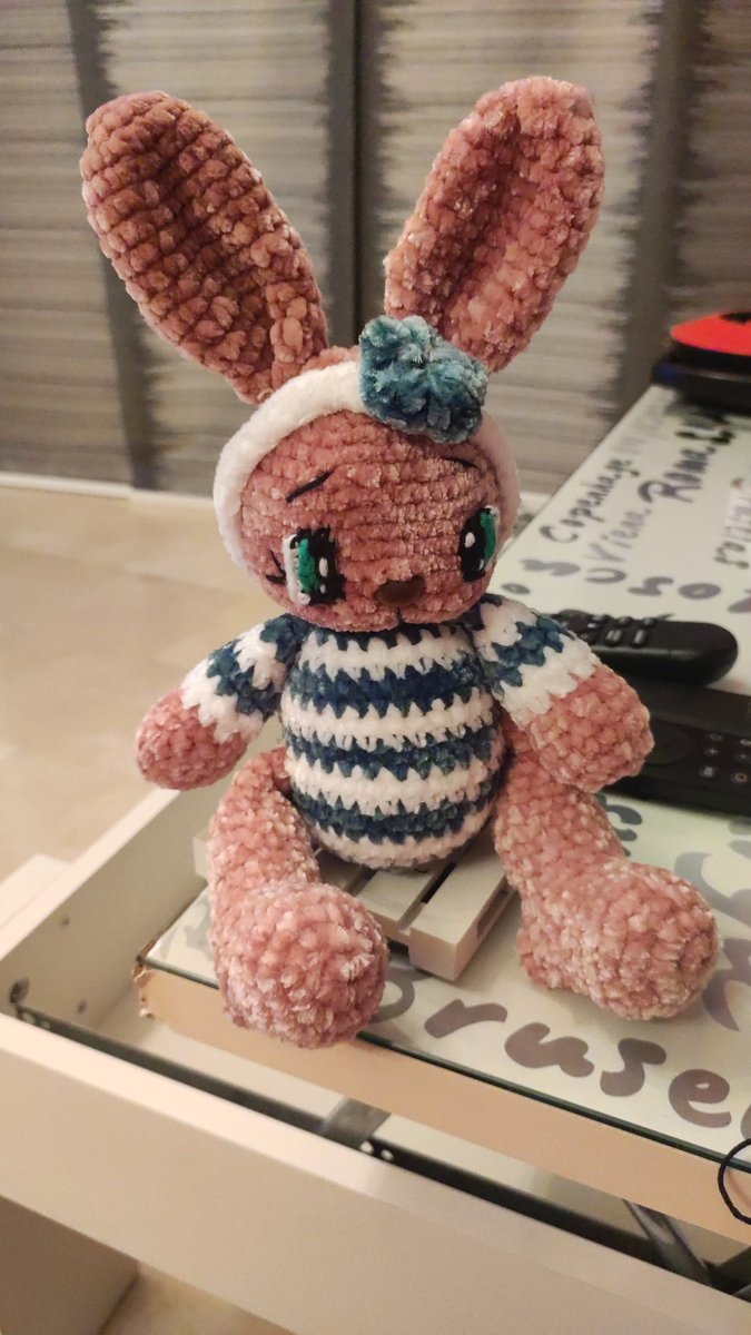 Pyly22's tweet image. Bueno gente me despido con esta conejita ❤️ una que se va a ver alguna serie y a mimir. Mañana mas y mejor 💃 #crochet #tejer #coneja #rabbit #GoodnightEveryone