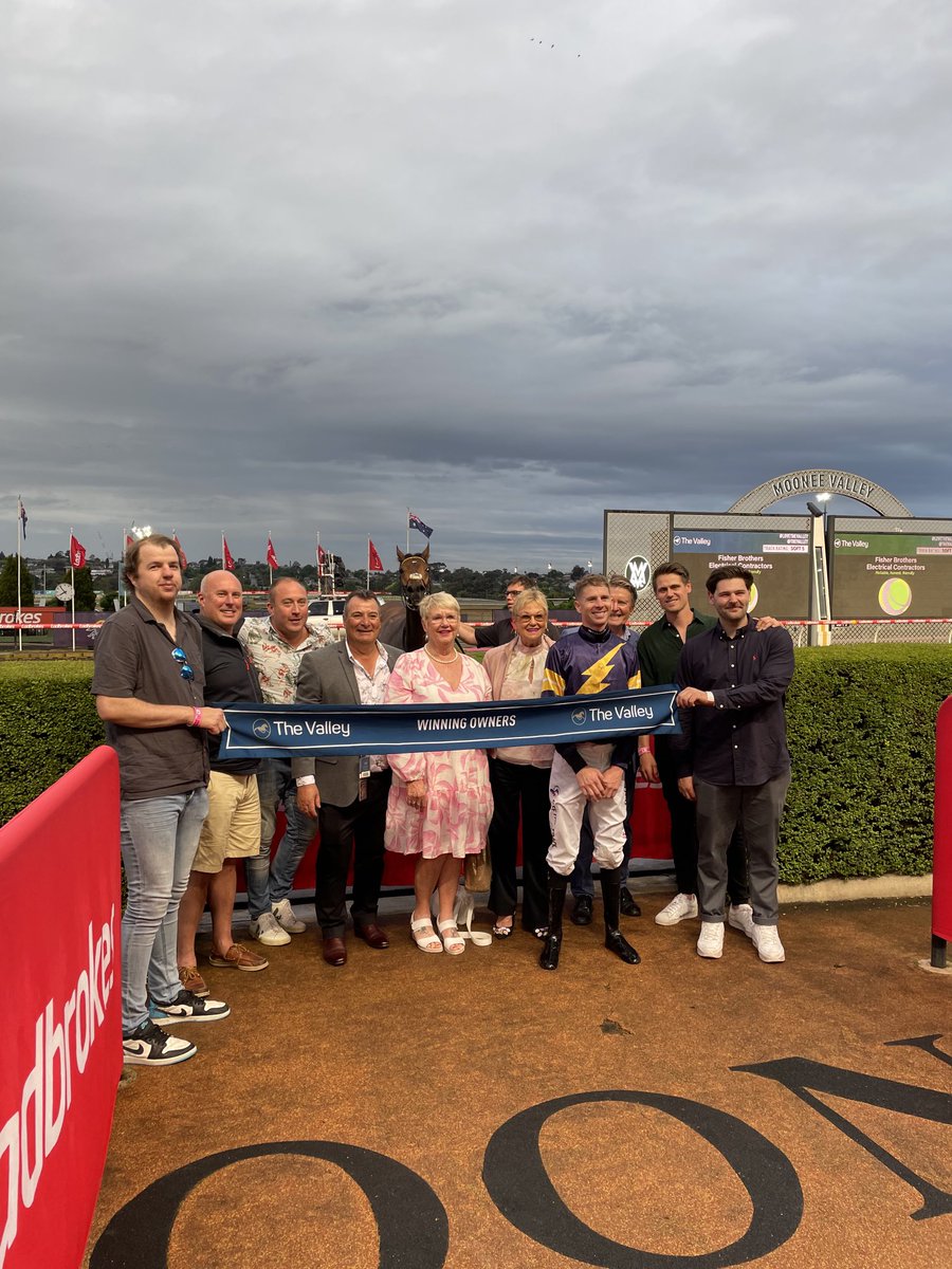 1000giggles's tweet photo. Always a great #FridayNightLights @TheValley despite rain,Congrats to all winning #OwnersConnections & many thx as always to owners sponsors members patrons @777MJB & #TheValleyTeam & @Racing @RacingVictoria participants@teams #Always1000Smiles https://t.co/u8cMSBaA2A