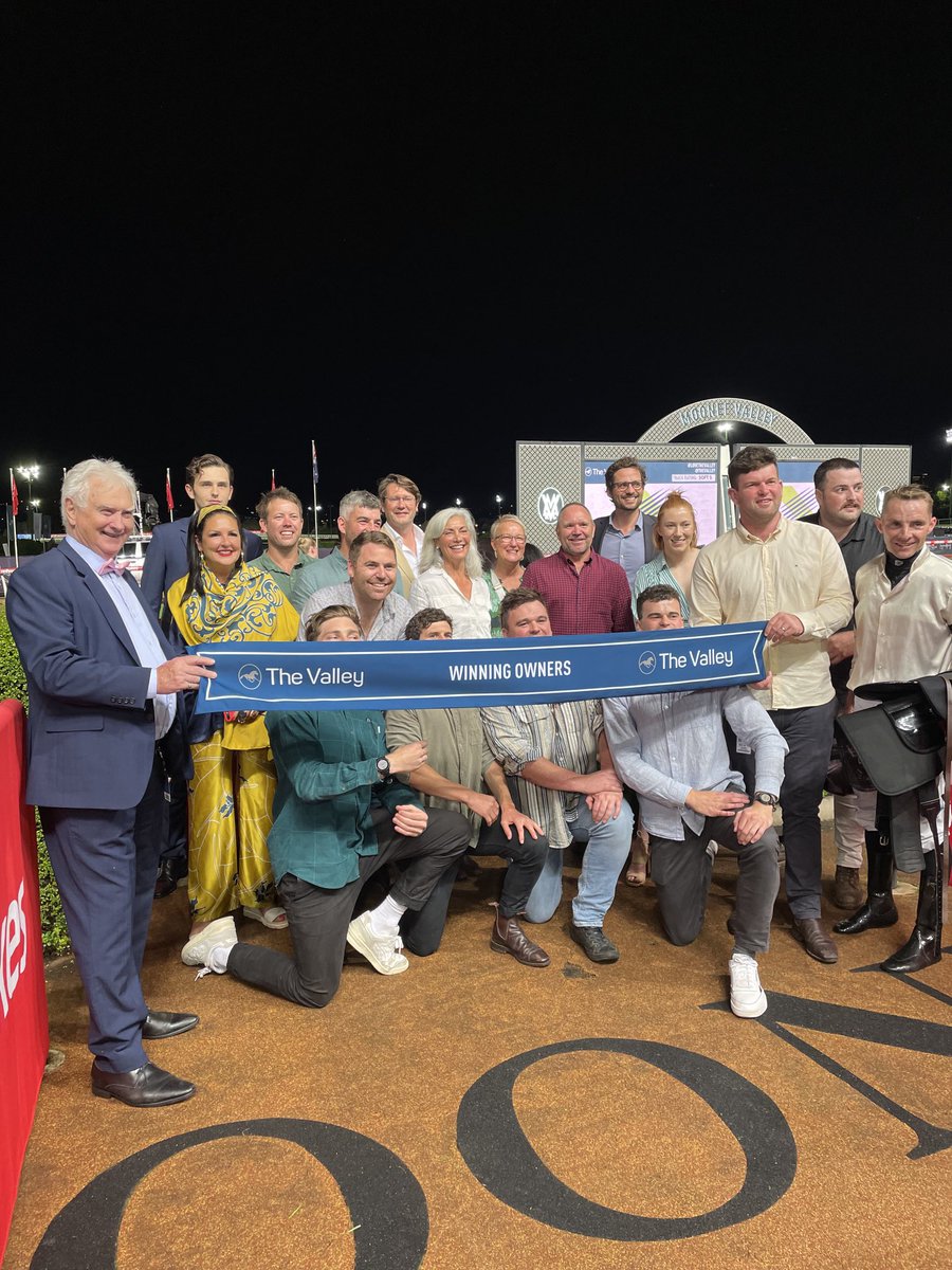 1000giggles's tweet photo. Always a great #FridayNightLights @TheValley despite rain,Congrats to all winning #OwnersConnections & many thx as always to owners sponsors members patrons @777MJB & #TheValleyTeam & @Racing @RacingVictoria participants@teams #Always1000Smiles https://t.co/u8cMSBaA2A