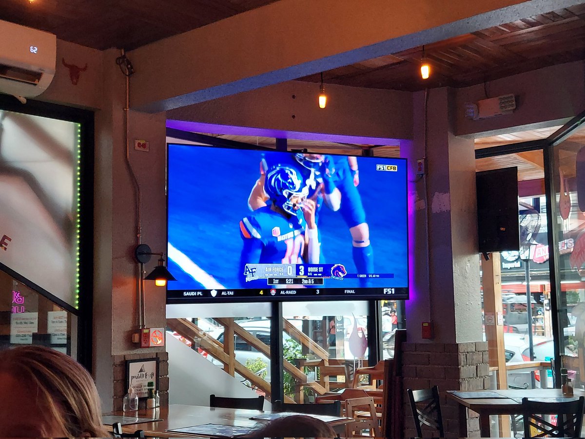 Jonasty208's tweet photo. Live from Costa Rica, go Broncos!!! @BroncoSportsFB @BroncoSports https://t.co/9lVFbYqIJt