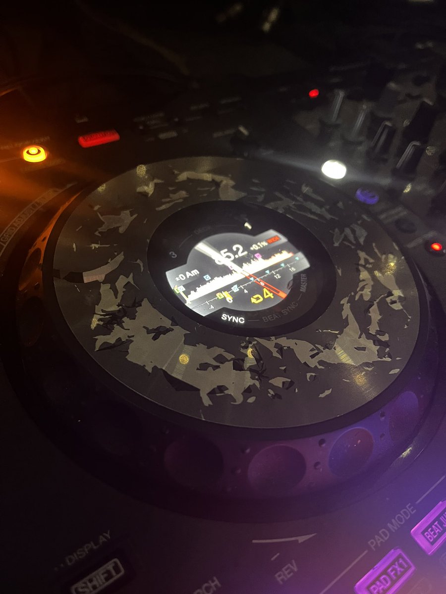 KarlVince's tweet photo. @PioneerDJglobal what’s this about ddj-800 https://t.co/j0gVJhX6lo