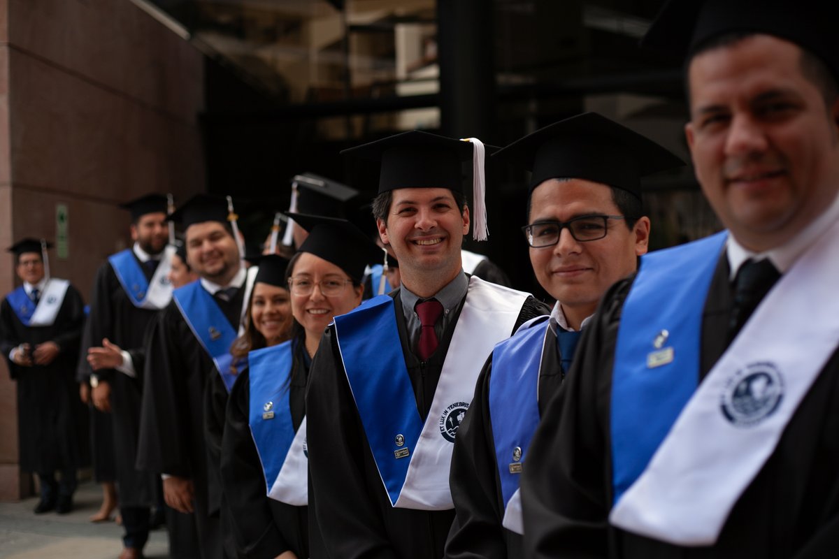 CENTRUMcatolica's tweet photo. ¡Lo lograron! Nuestros alumnos de los programas MBA, Global MBA, EGADE, MADEN y Maestría en Dirección de Marketing se graduaron esta semana en ceremonias llenas de emoción y satisfacción.
¡Felicitaciones a cada uno de ustedes!
#OrgulloCentrum #CentrumPUCP https://t.co/UR1RgpZ98J