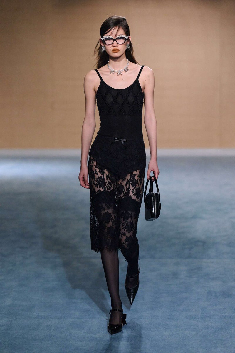 heslunars's tweet image. shushu/tong spring 2024