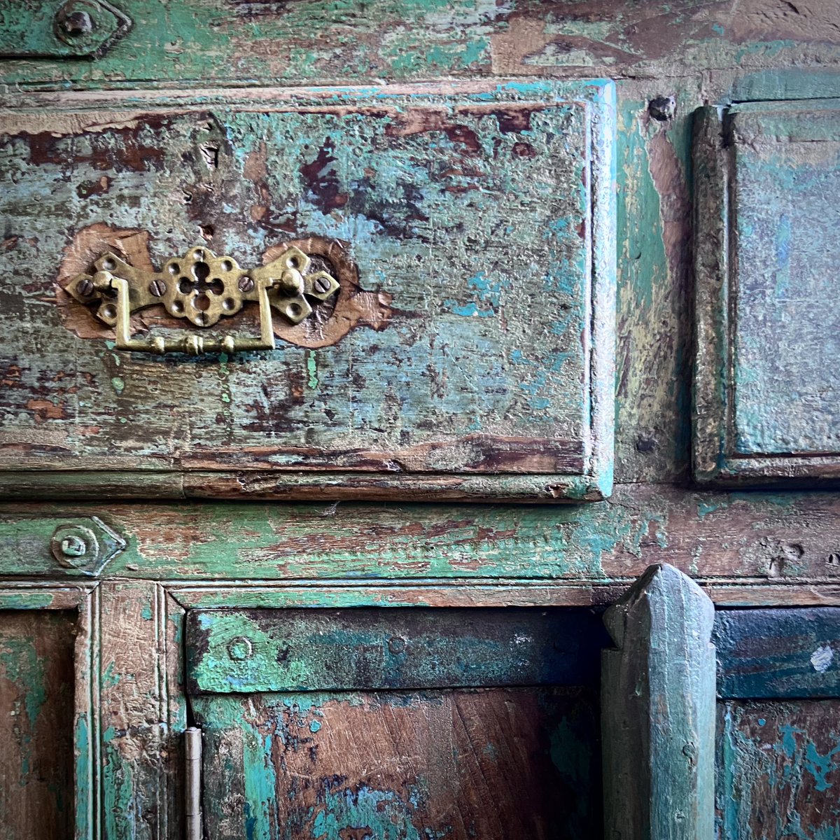 frog_vintage's tweet image. Drop into Vintage Frog this weekend for in store furniture exclusives. We’re loving the colours and textures on this new in store item. 

#vintagefrog #vintagefrogsurrey #texture #wood #antiques #furniture #antiquessurrey #eclecticinterior
