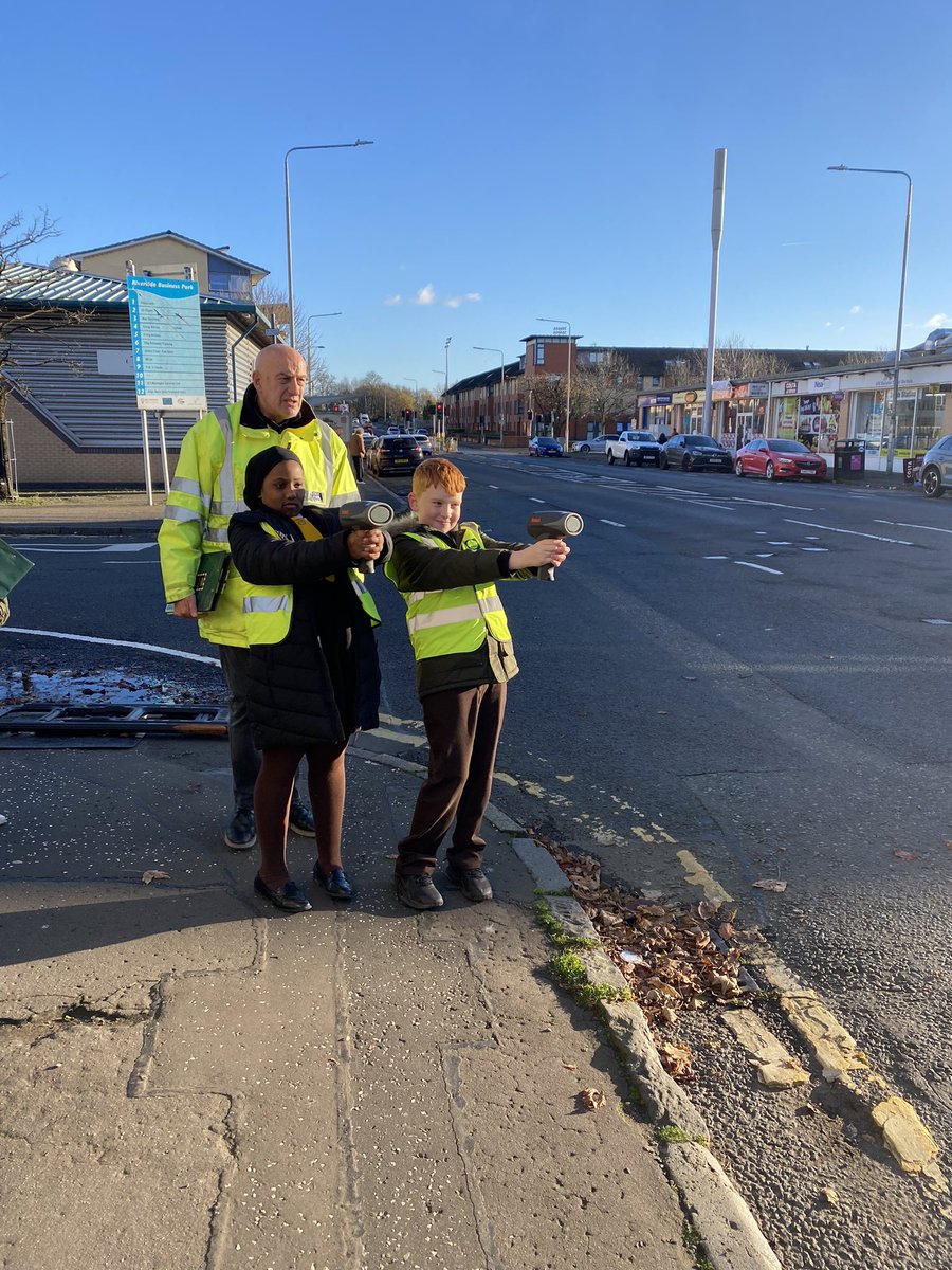 As part of Road Safety Awareness week, we took ourselves down to Ballater Street to measure the speed of drivers and consider the impact speeding can have! #twentyisplenty <a href="/StFrancis_PS/">St Francis PS&NC</a> 🚗🚸🚦⚠️