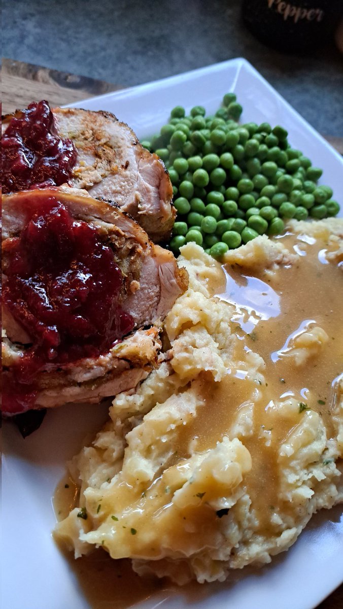 InkedDeviant's tweet photo. My Stuffed Porkloin Roast Topped With A Warm Cranberry, Orange + Ginger Compote.
Creamy Herb + Garlic Mashed Potatoes With Pork Pan Gravy & Fresh Steamed Peas...
Method:
https://t.co/VwKm0a25pc
#wifeymaterial #fridaymenu #stuffedporkloin #freshcompote https://t.co/idsXeLxRga