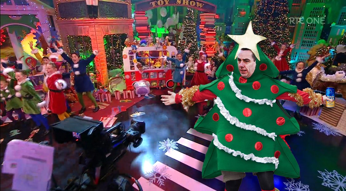 BREAKING: Disheveled Ryan Tubridy storms the stage dressed as a Christmas tree shouting "I'M THE TOY MAN"

#LateLateToyShow