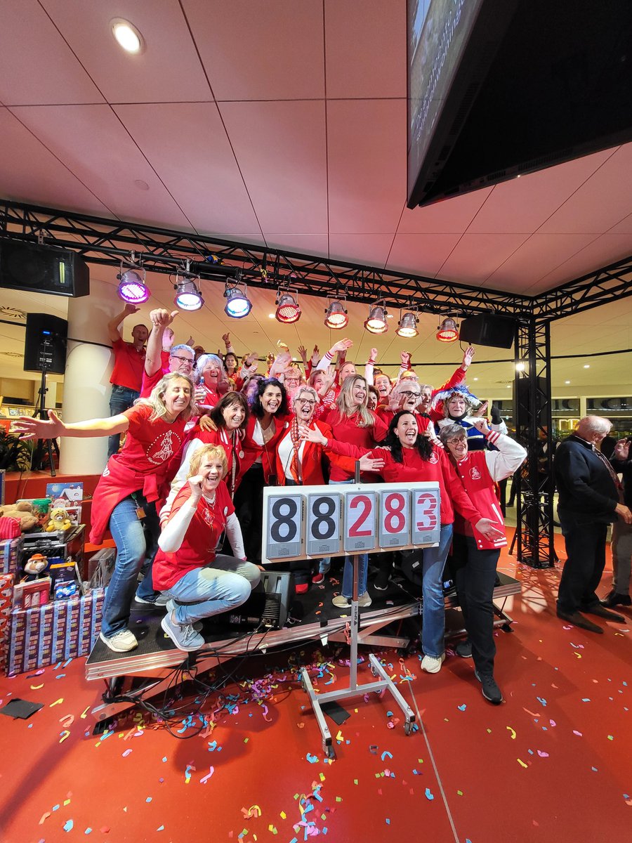 _agentv_'s tweet image. Wat een geweldige actieweek met @Sintvoorieder1 in de Bieb! En zo veel dank aan iedereen die cadeaus heeft gedoneerd waarmee nu zoveel kids blij mee worden gemaakt 🎁❤️🫶 Op naar volgend jaar! De 100.000 misschien 😉🎁 #Sintvoorieder1