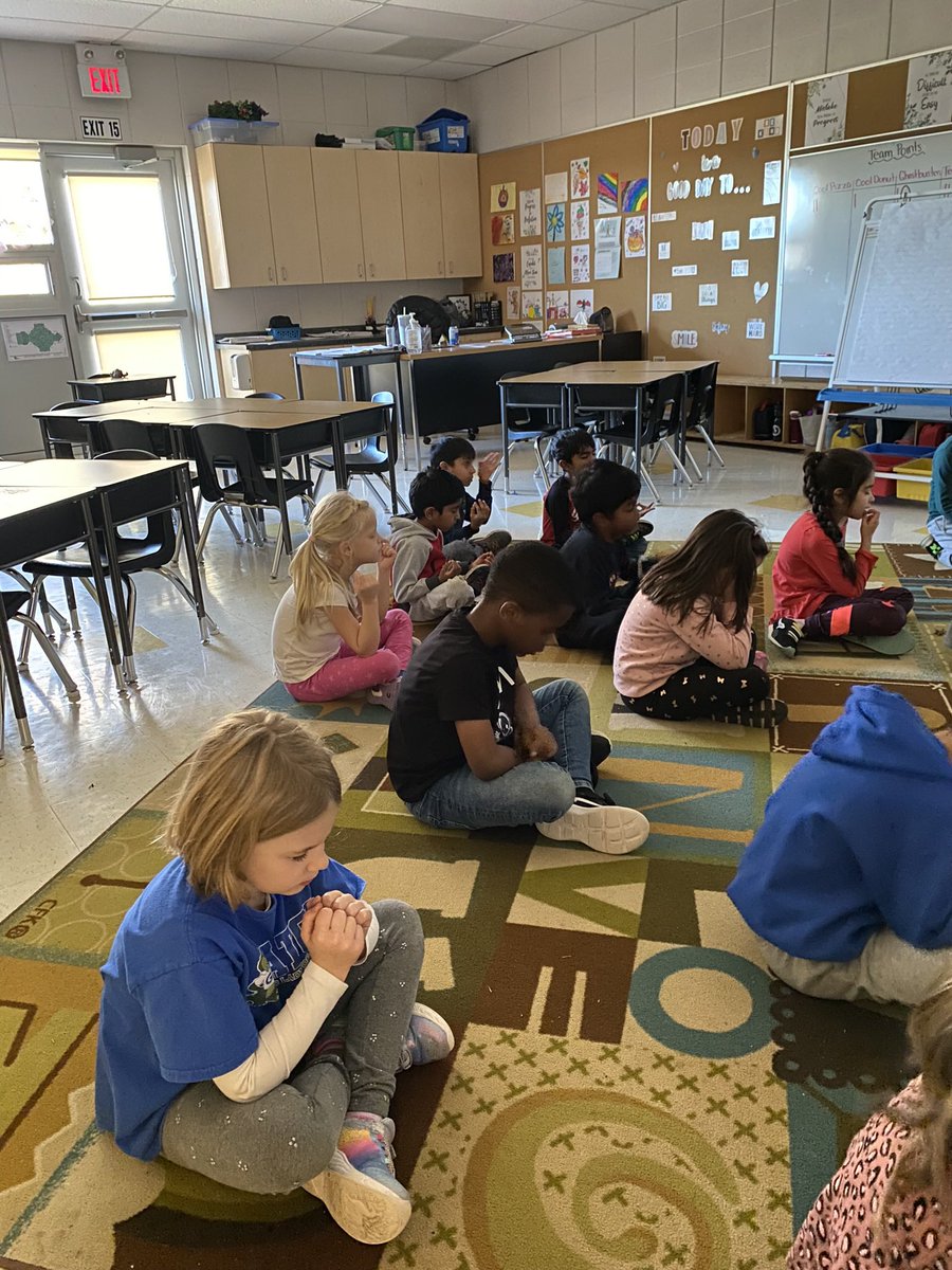 BrookeStroeder's tweet photo. Bringing our imagination to life! In grade 1/2 we listened to Beethoven and closed our eyes and imagined being in a place all alone. Then, we brought this place to life using pastels. https://t.co/kDhjvzyOrP