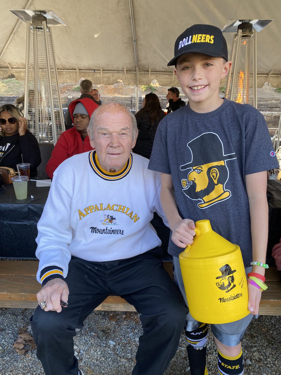 JohnnyBigEasy's tweet image. Awesome event at @BooneshineBrew with @HouseUnited2.  Kid got to not only meet the G.O.A.T. @armanti_edwards, but also got to meet the legendary leader of men Coach Moore.  #GoApps