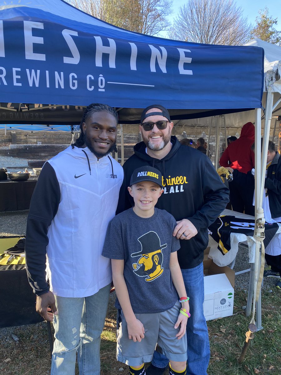 JohnnyBigEasy's tweet image. Awesome event at @BooneshineBrew with @HouseUnited2.  Kid got to not only meet the G.O.A.T. @armanti_edwards, but also got to meet the legendary leader of men Coach Moore.  #GoApps